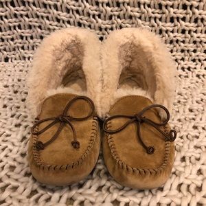 Ugg Alena indoor/outdoor slipper in chestnut color